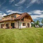 Naturchalet Höflehner - Charming Hideaway&summercard Apartment